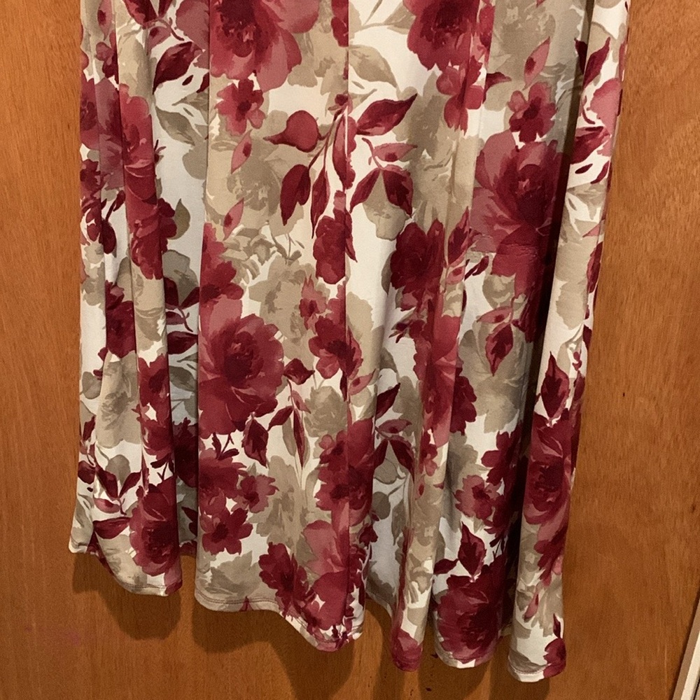 Floral Dress with burgundy and Cream Pattern size 2X - Picture 3 of 3